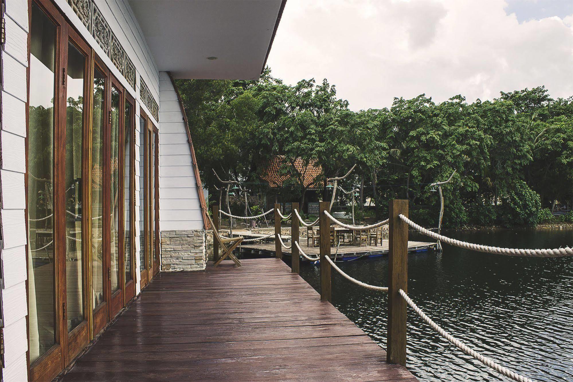 Kanaka Lake Villa Batam Exterior photo